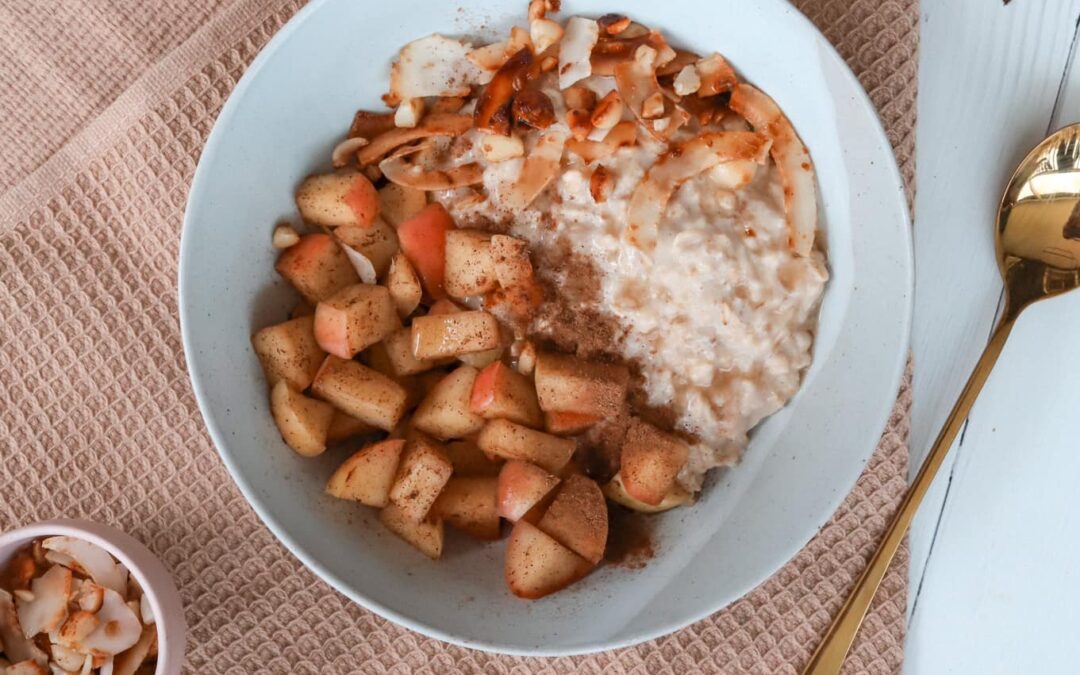 Cinnamon-Spiced Apple Crumble Porridge